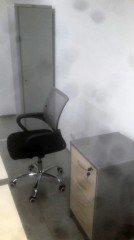 Компьютерный стул и тумба для персонала